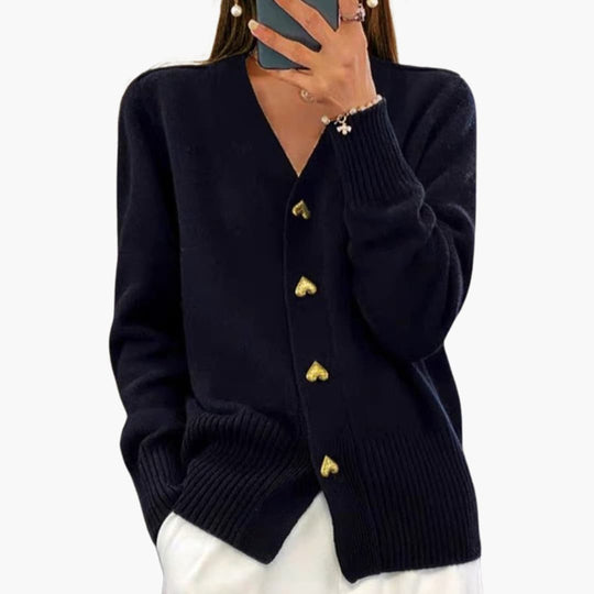 Stella | Elegante Strickjacke mit Herzknöpfen