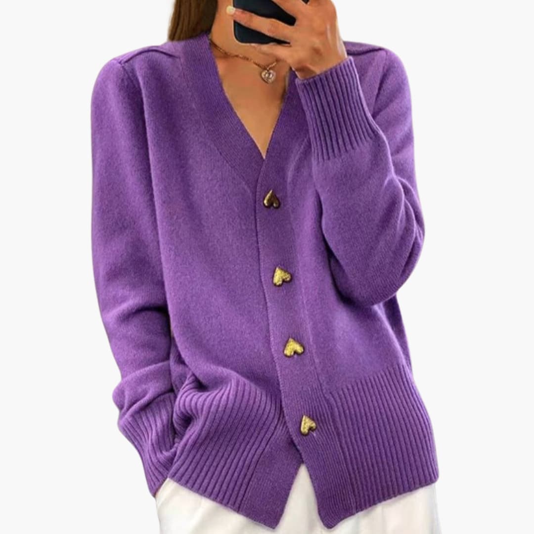 Stella | Elegante Strickjacke mit Herzknöpfen