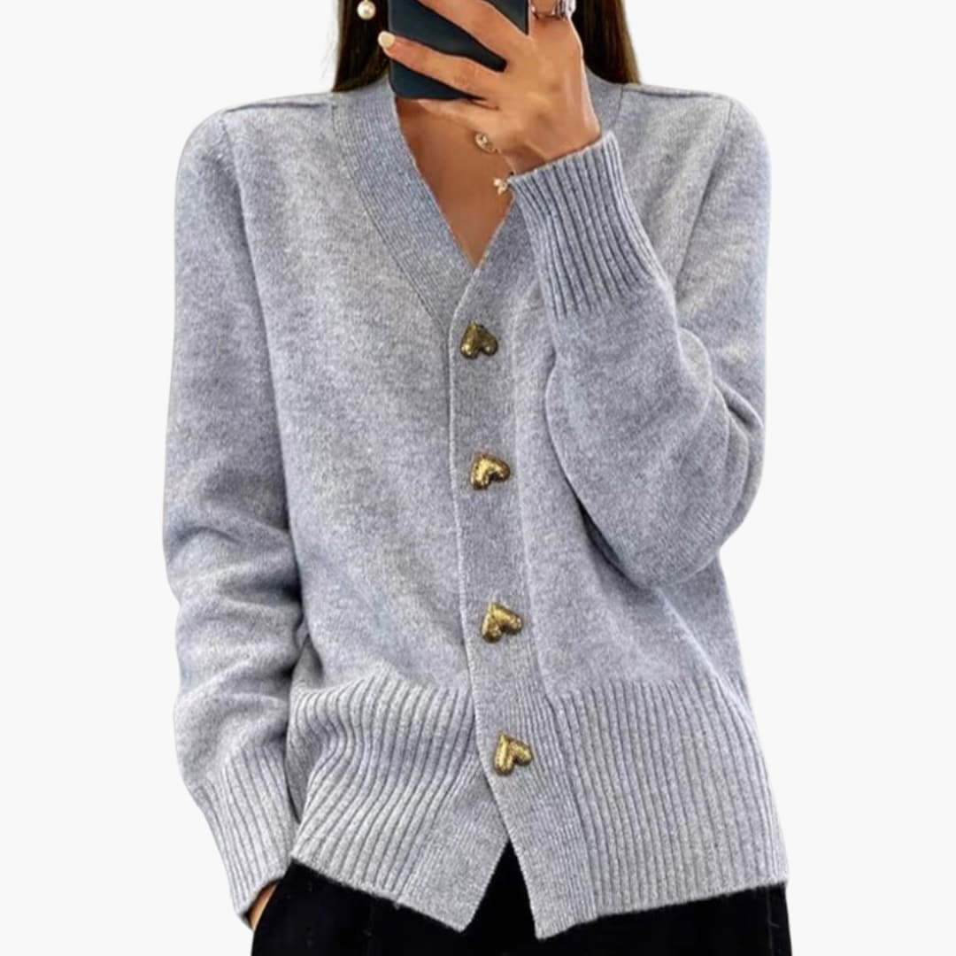 Stella | Elegante Strickjacke mit Herzknöpfen